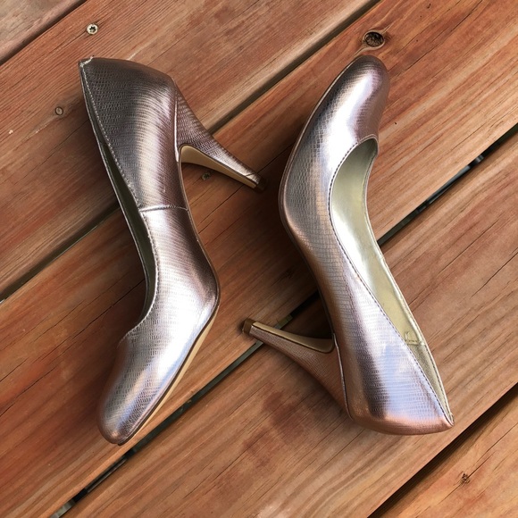 Fergalicious • Utopia Gold Pump 3.5 inch Heels - Picture 4 of 8